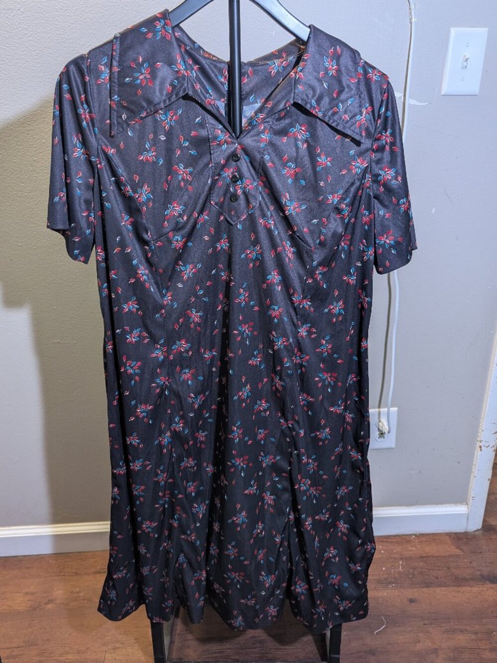 Vintage Handmade Collared V-Neck Short Sleeve Black Leaf Print Dress